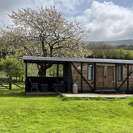 1 Bed Converted Railway Wagon Near Крикоуел Екстериор снимка