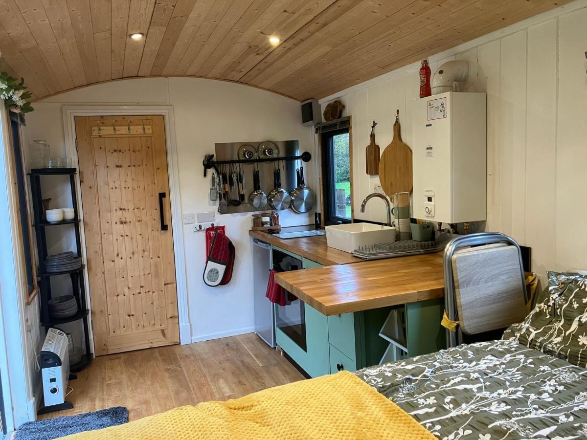 1 Bed Converted Railway Wagon Near Крикоуел Екстериор снимка