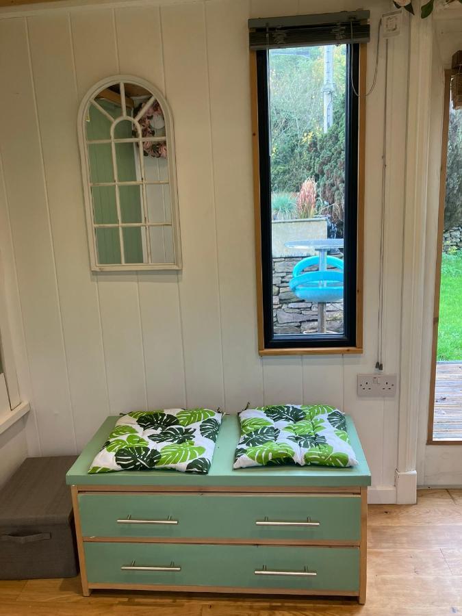 1 Bed Converted Railway Wagon Near Крикоуел Екстериор снимка