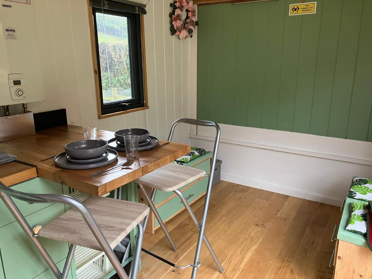 1 Bed Converted Railway Wagon Near Крикоуел Екстериор снимка