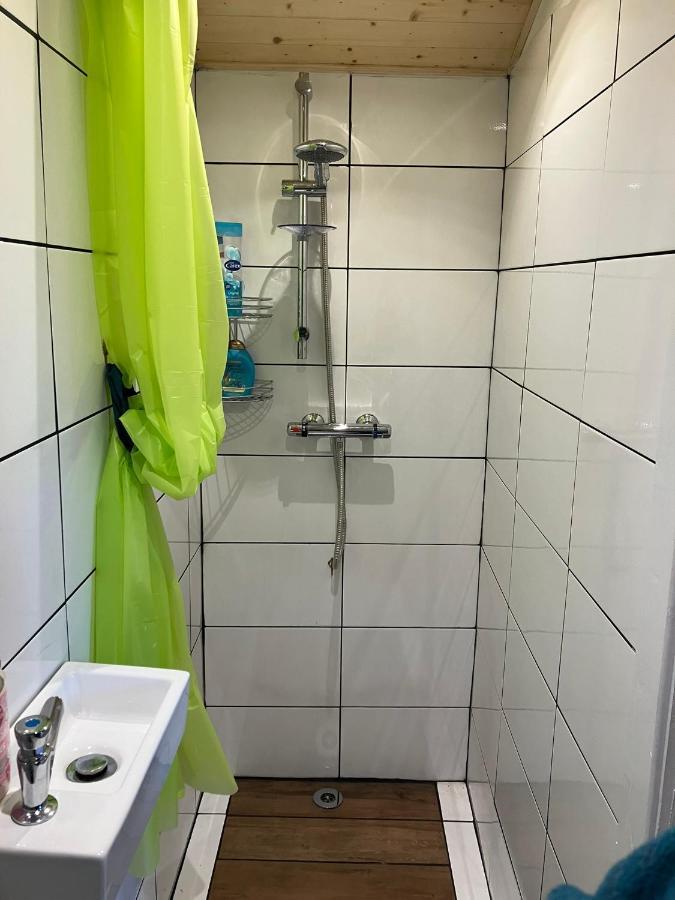 1 Bed Converted Railway Wagon Near Крикоуел Екстериор снимка