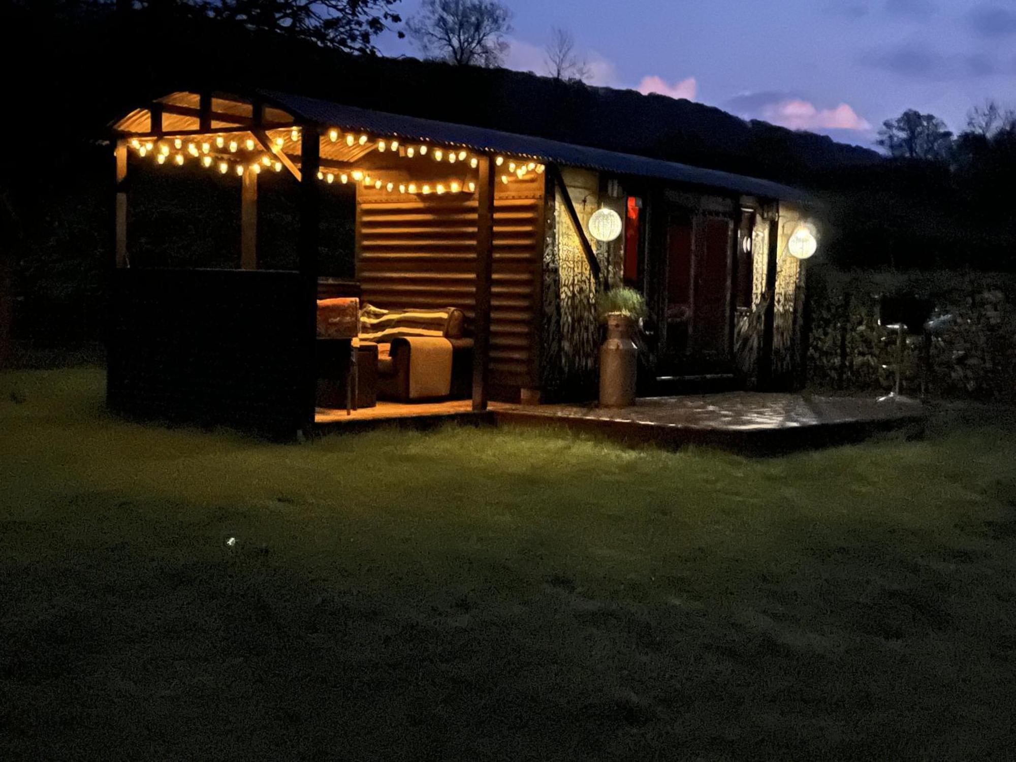 1 Bed Converted Railway Wagon Near Крикоуел Екстериор снимка